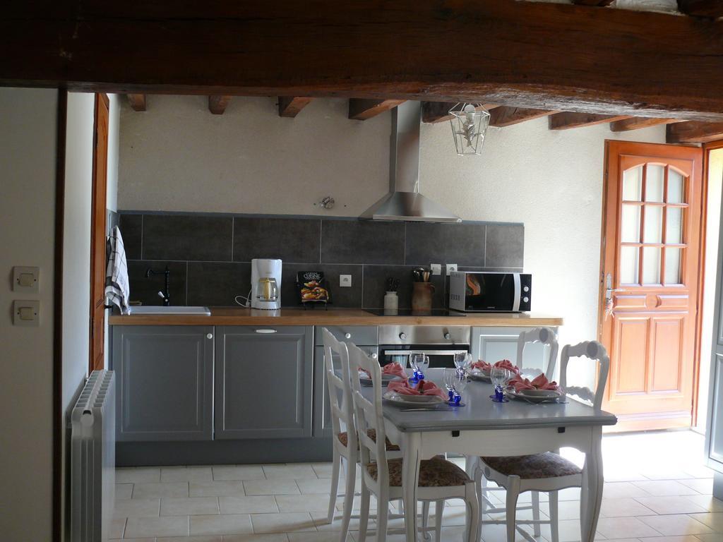 Gites A L'Ombre Des Chenes Chateauvieux  Ruang foto